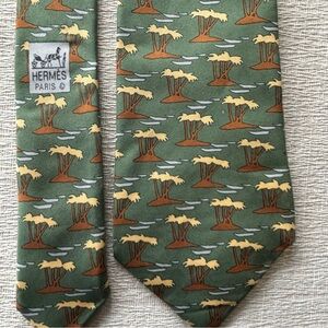 Hermès Vintage silk tie featuring a whimsical "Palm Tree"